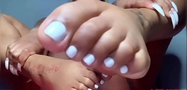  Pretty pussy and toes